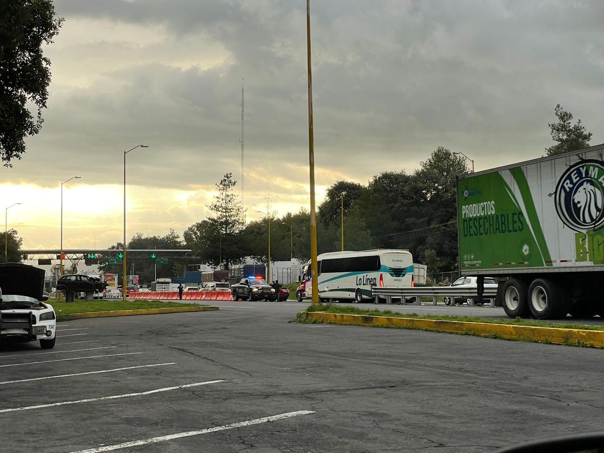 Comuneros toman la caseta de Zirahuén