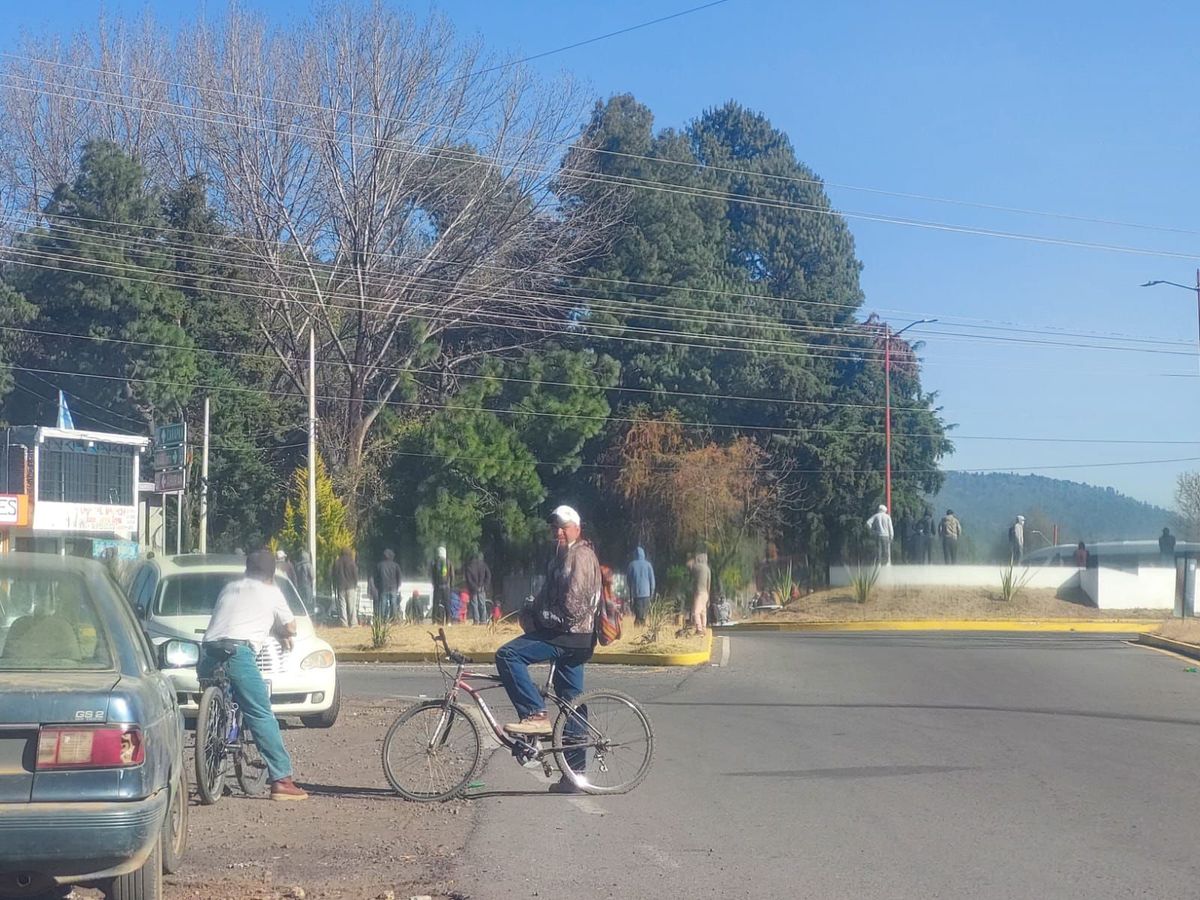 Comuneros de Urapicho vuelven a bloquear carretera para exigir seguridad