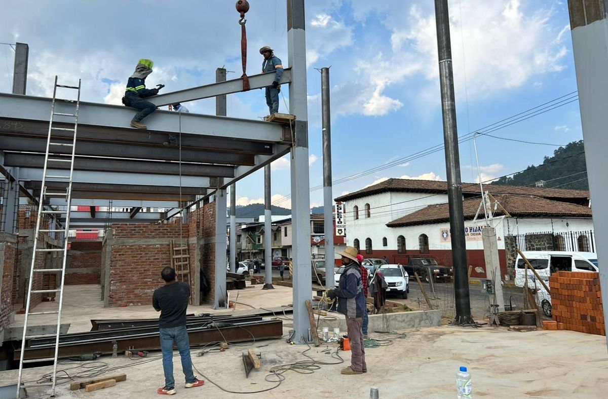 Supervisa SCOP construcción de la primera etapa del mercado de Cherán