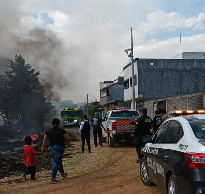Incendio de pastizal moviliza a los bomberos municipales este domingo