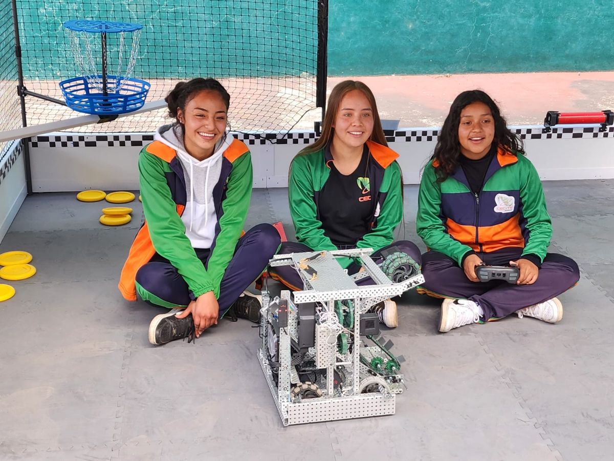 Alumnas del Cecytem ganan terreno en la robótica