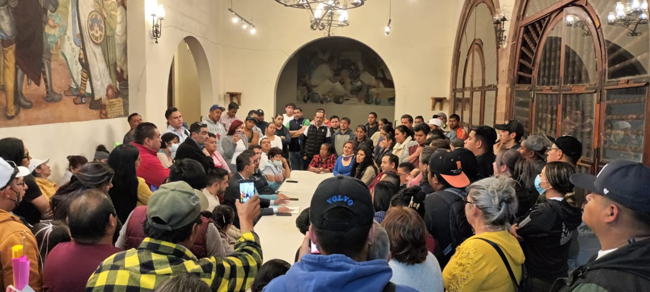 Siguen las reuniones entre comerciantes y gobierno