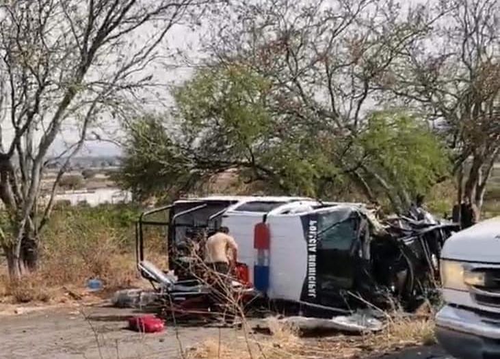 Encontronazo entre patrulla y camioneta deja un civil fallecido
