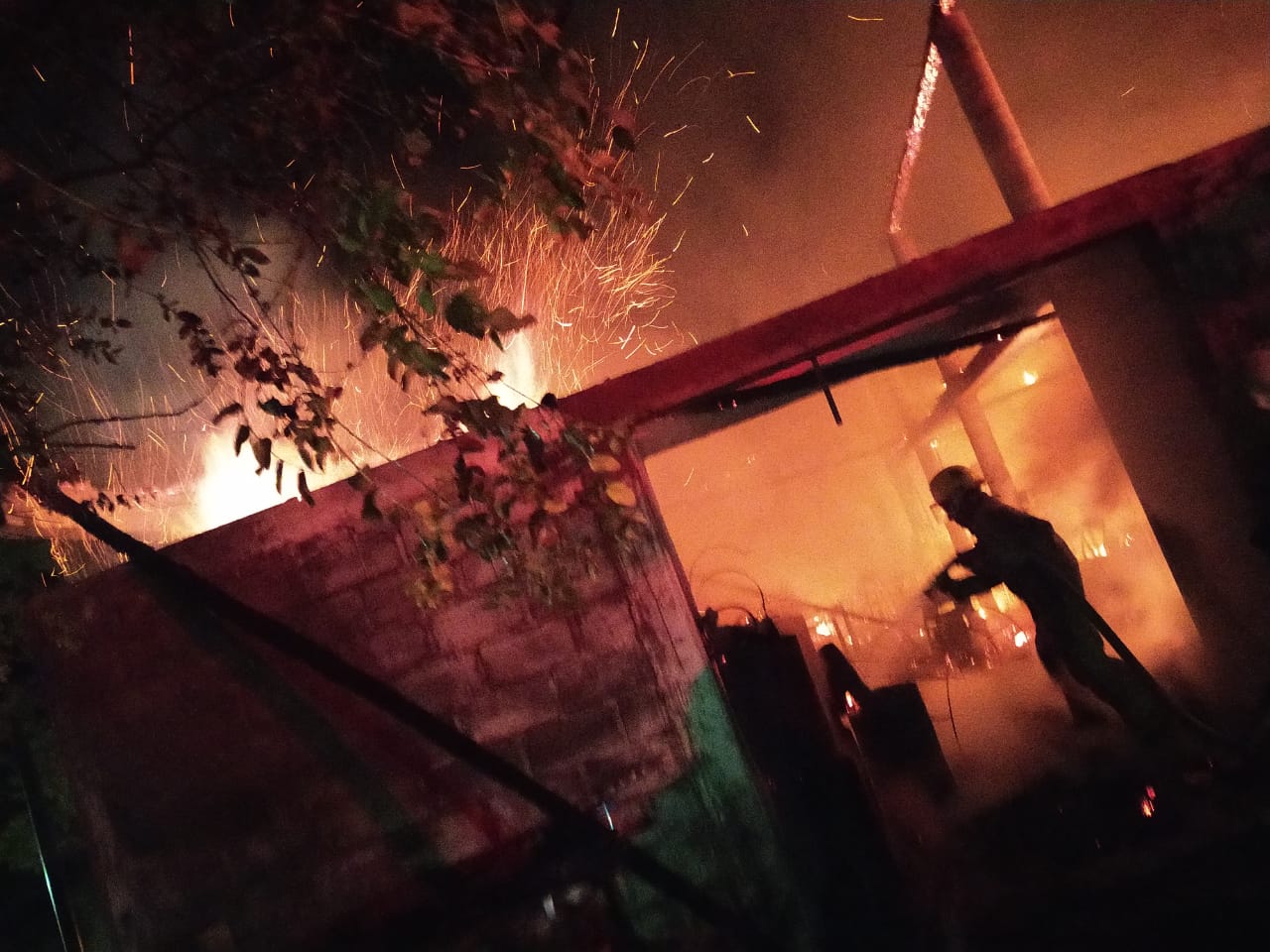 Se incendia taller en Santa Clara