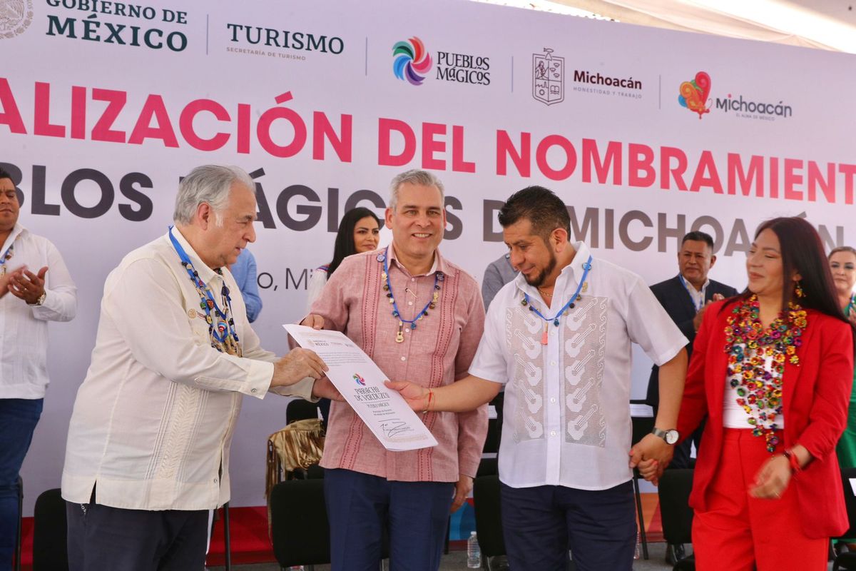 Bedolla y Torruco actualizan nombramiento a los 9 Pueblos Mágicos de Michoacán