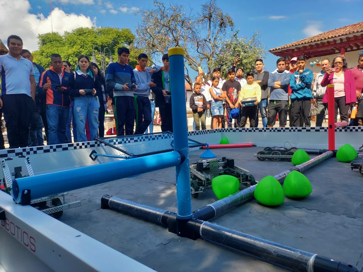 Alumnos del Cecytem se alistan para el Campeonato Internacional de Robótica