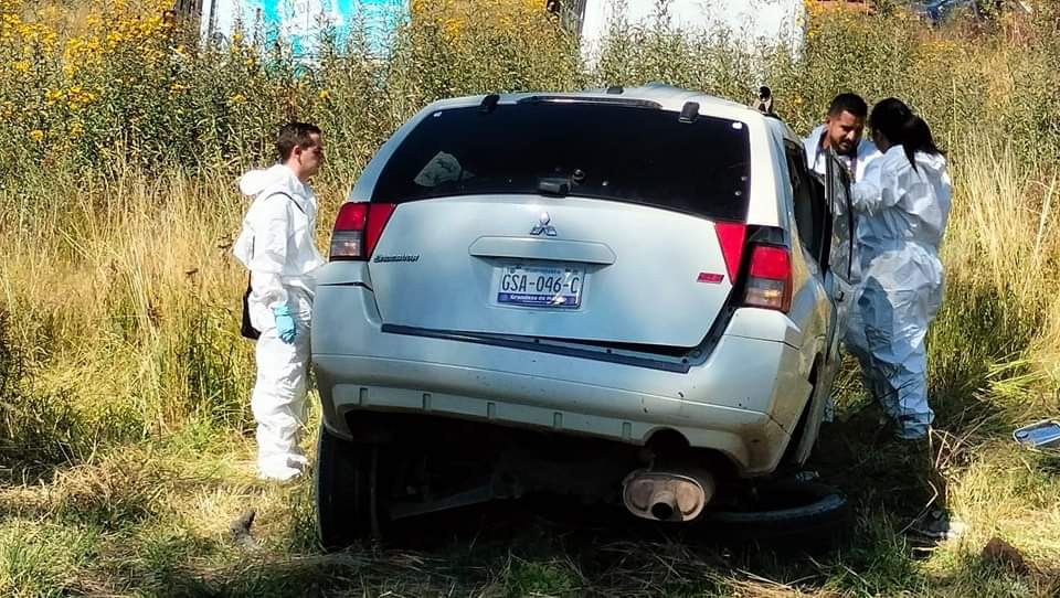 Un hombre muere al chocar su camioneta contra un árbol