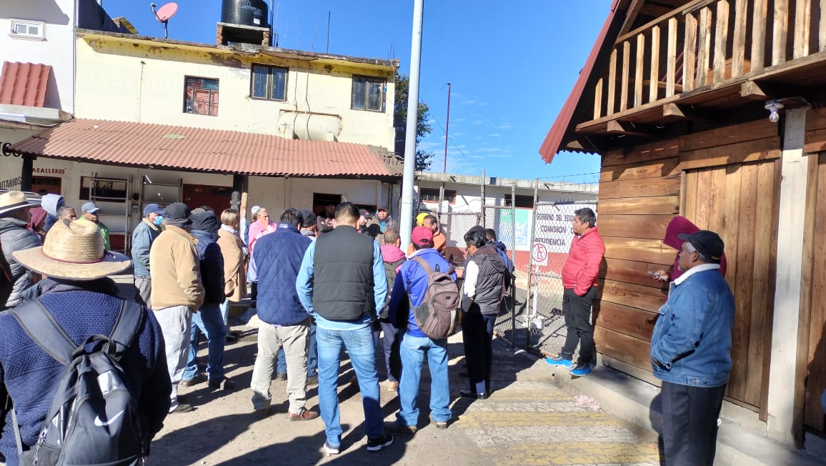 Tomadas las oficinas de dragado en Pátzcuaro, denuncian falta de mantenimiento al lago