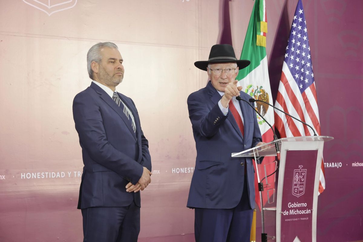 El 70% de las armas que llegan a México proviene de EU; se revisa frenar el flujo: Ken Salazar