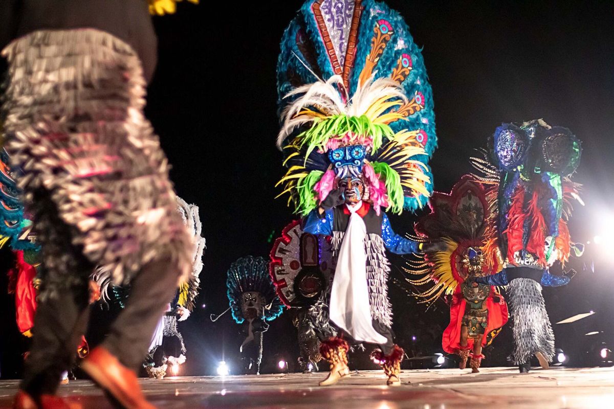 Descubre en la K´uínchekua la historia que envuelve el traje de los Tlahualiles