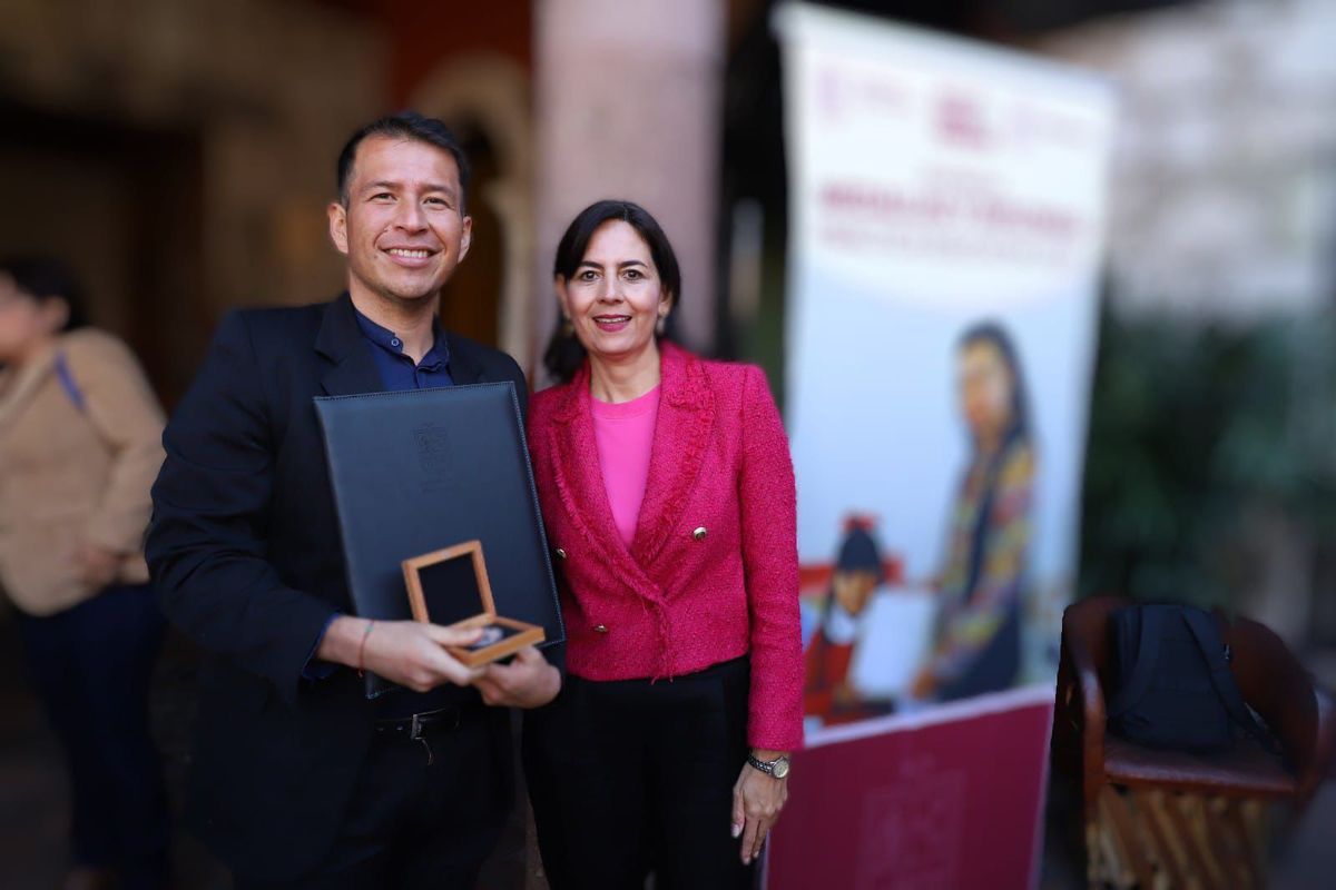 Maestro de Charapan es reconocido por rescate de tradiciones y cultura