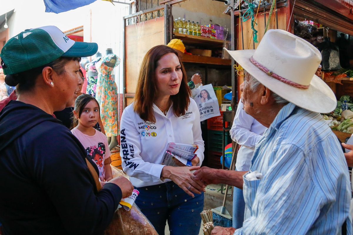 Macarena Chávez sigue recorriendo el Distrito de Pátzcuaro