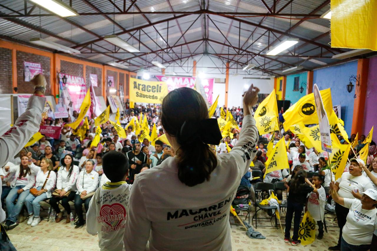 Arropan FDP y transportistas a Macarena Chávez