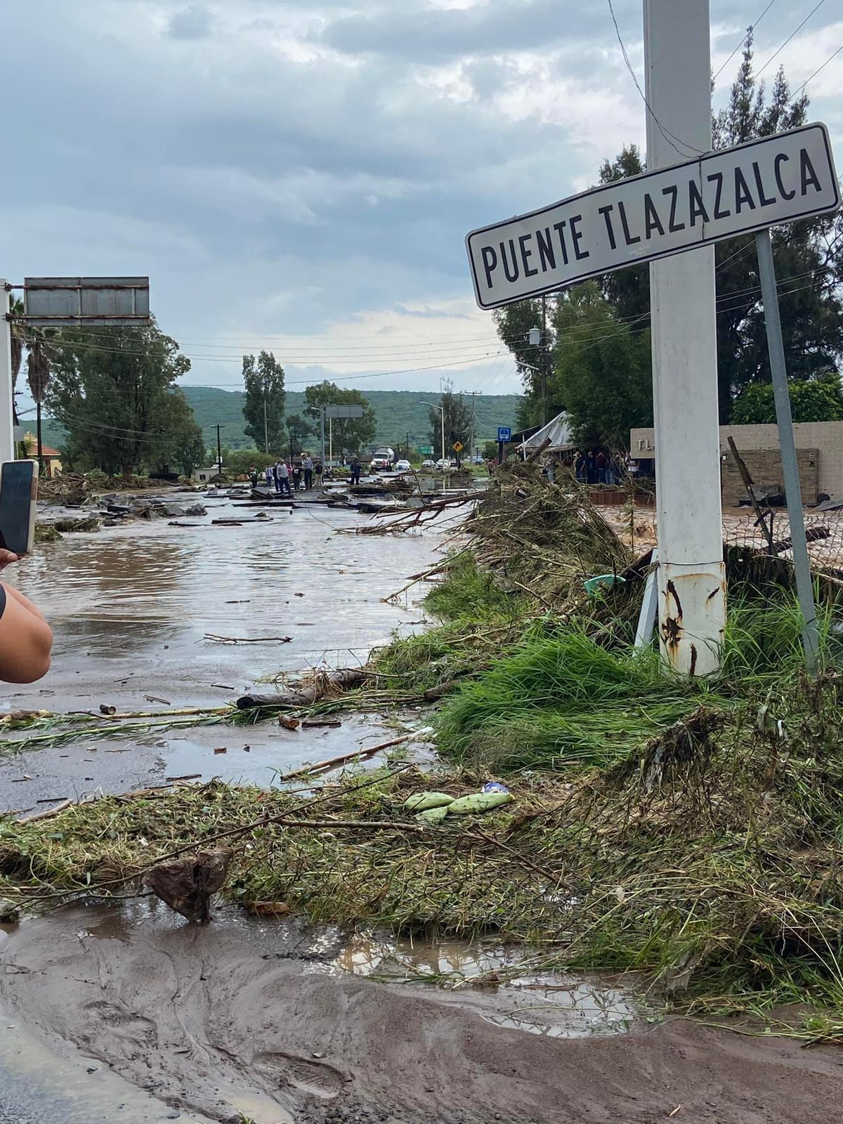 Protección Civil Estatal atiende afectaciones ante el desbordamiento del río Puruzaro en Tlazazalca