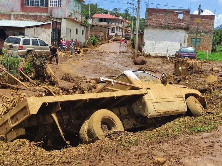 Olla de agua causa llano en una comunidad de Zacapu