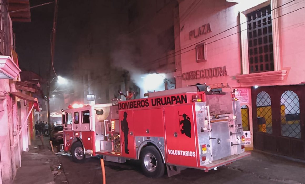 Se incendia zona naranja del Mercado Tariácuri