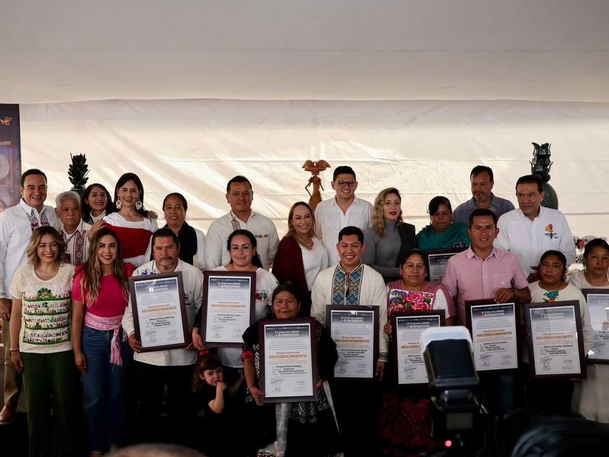 Entregan 113 premios del Concurso Estatal de Artesanías en Pátzcuaro