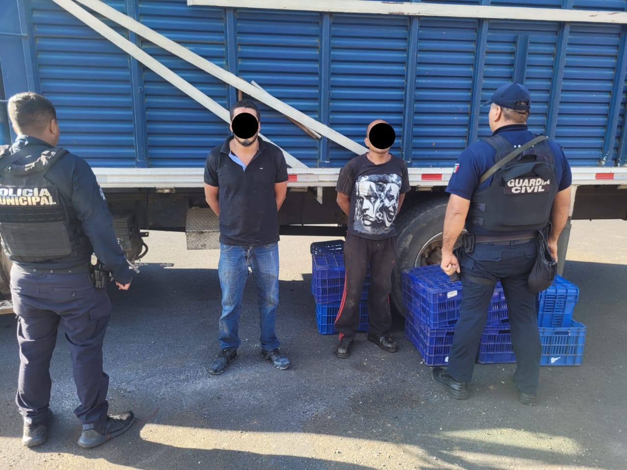 Detienen a 2 por robo de fruta