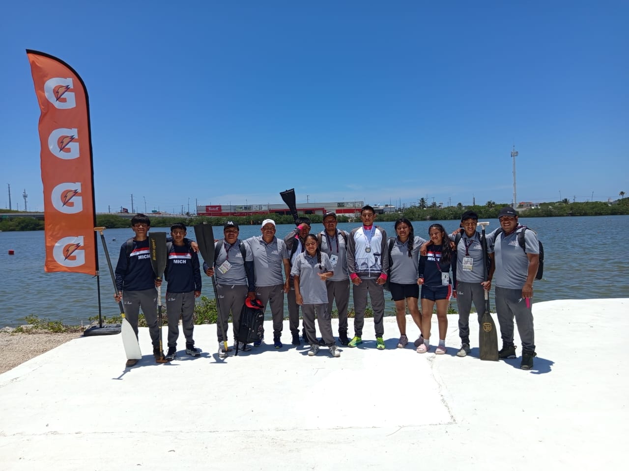 Con medallas regresan los atletas de Uranden
