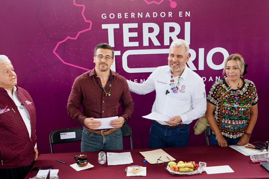 Toño Mendoza refrenda su compromiso con la gente y la justicia social en Lagunillas y Tzintzuntzan