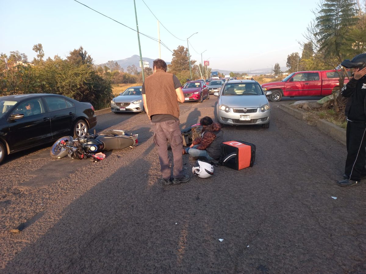 Dos motociclistas chocaron está mañana en la avenida Miguel Hidalgo en Morelia