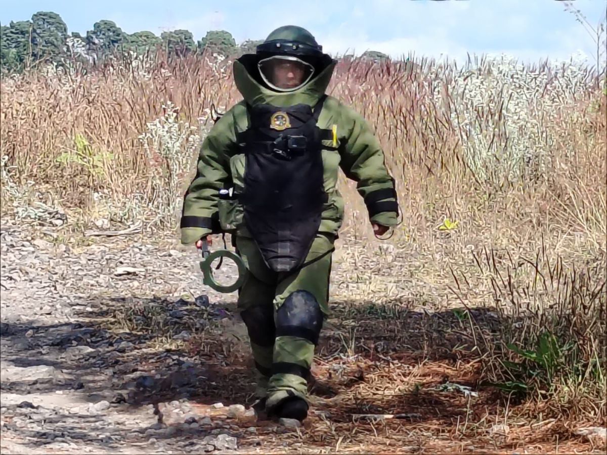 Desactiva equipo antiexplosivos de la GC tres artefactos explosivos