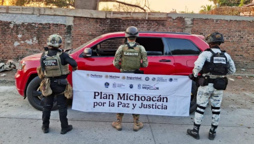 Asegura GC rifles de asalto, cargadores, cartuchos, equipo táctico, droga y una camioneta