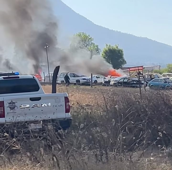 Arde corralón en Zacapu; fuego habría iniciado por quema de pastizal