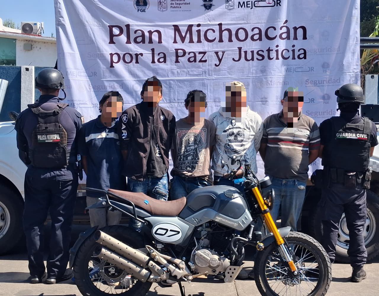 Detiene la Guardia Civil a cinco hombres con droga en Jacona