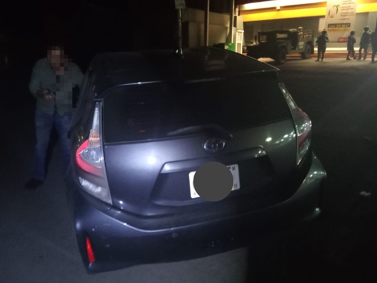 Detiene la GC a dos hombres con casi un kilo de droga