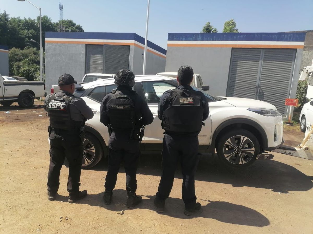 Recupera Guardia Civil tres vehículos robados; hay un detenido