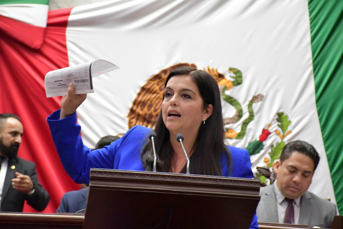 Exhorta diputada Tere Herrera a autoridades de salud a informar sobre abasto de medicamentos en Michoacán