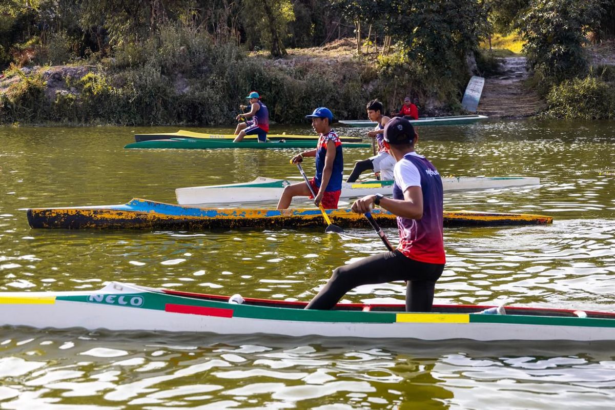 El lago de Pátzcuaro vibrará con las tradicionales regatas de canotaje
