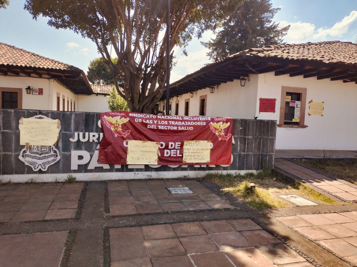 Sin solución en la toma de la Jurisdicción Sanitaria 4 de Pátzcuaro