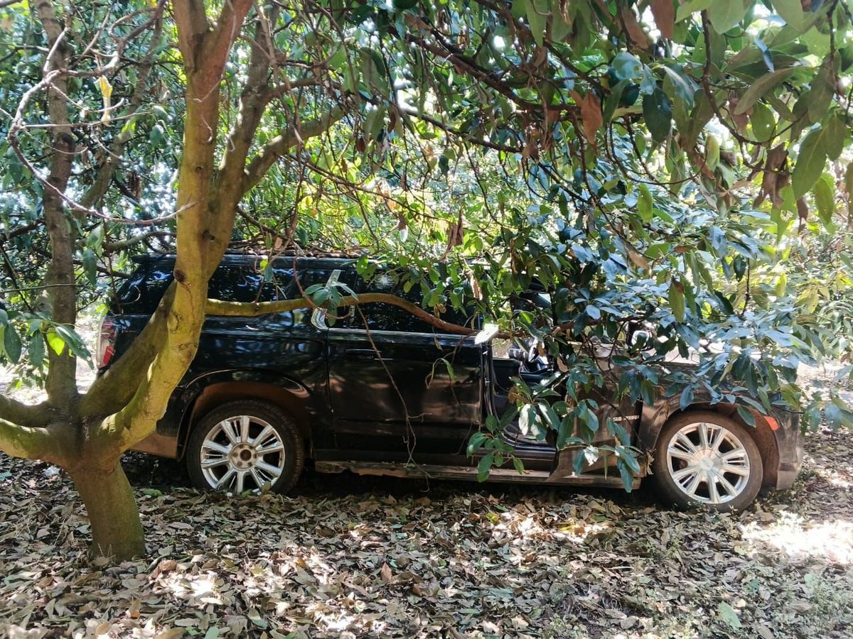 Aseguran lujosa camioneta blindada con equipo táctico y droga en Tlazazalca