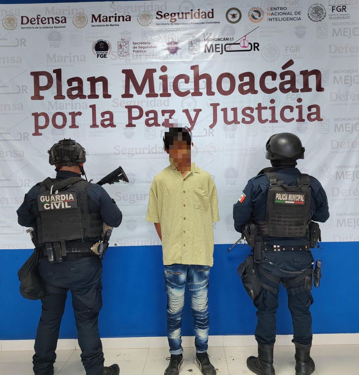 Detiene la GC a dos  con droga y equipo táctico