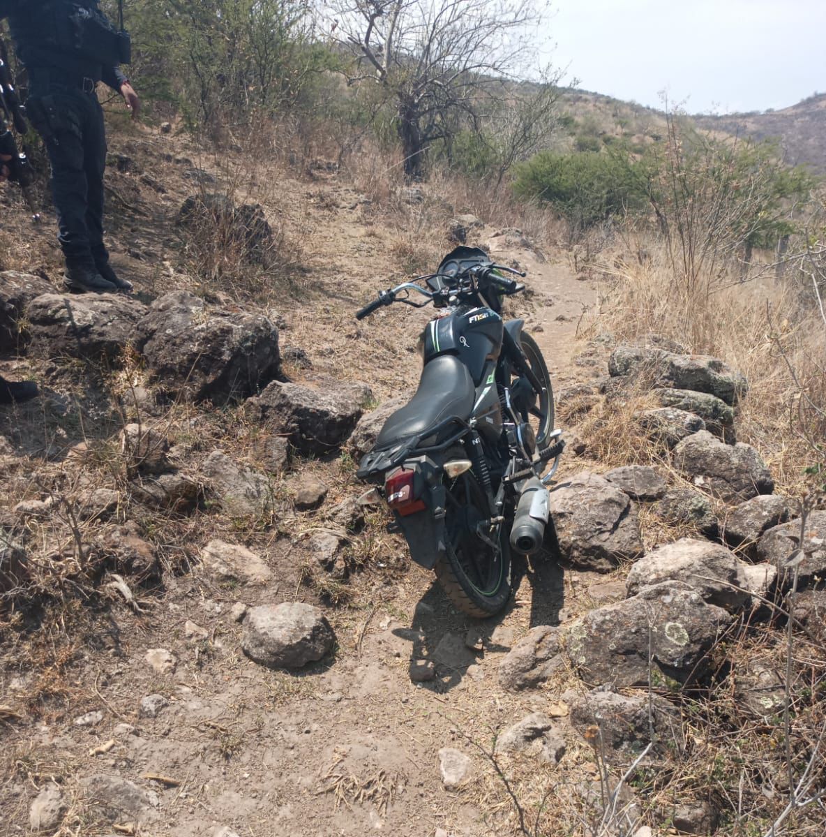 Asegura Guardia Civil motocicleta robada en Puruándiro