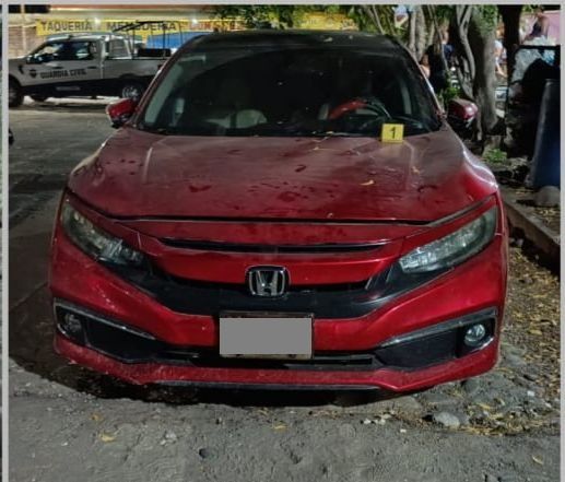 Rafaguean automóvil con “cuerno de chivo”