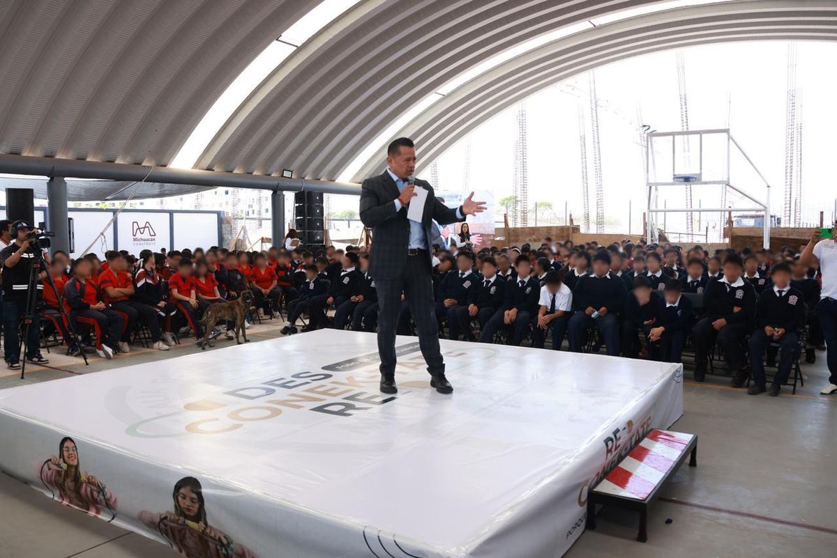 Acerca FGE herramientas de seguridad digital a juventudes en Villas del Pedregal