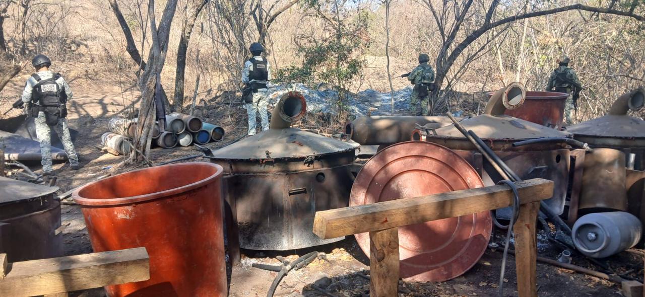 Agentes de la Guardia Nacional, en Michoacán, desmantelaron un laboratorio clandestino