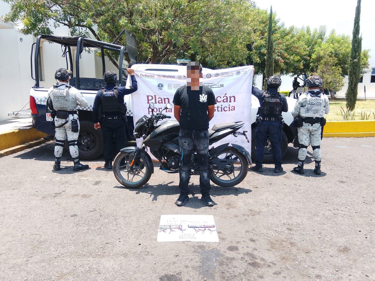 Detiene la GC a hombre con “estrellas ponchallantas” y moto robada