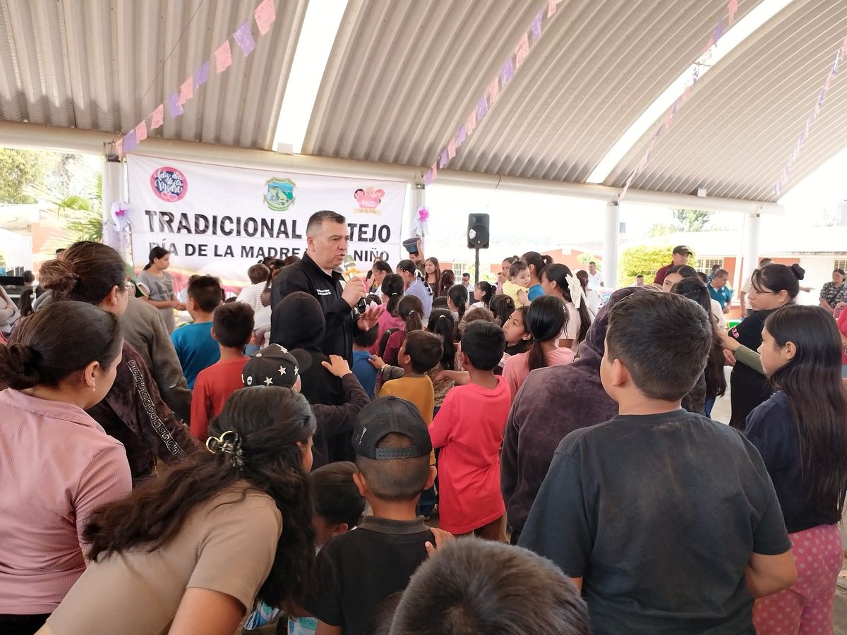 Colonias y Calles Unidas de Pátzcuaro festeja a las mamás y celebra el Día de la Niñez