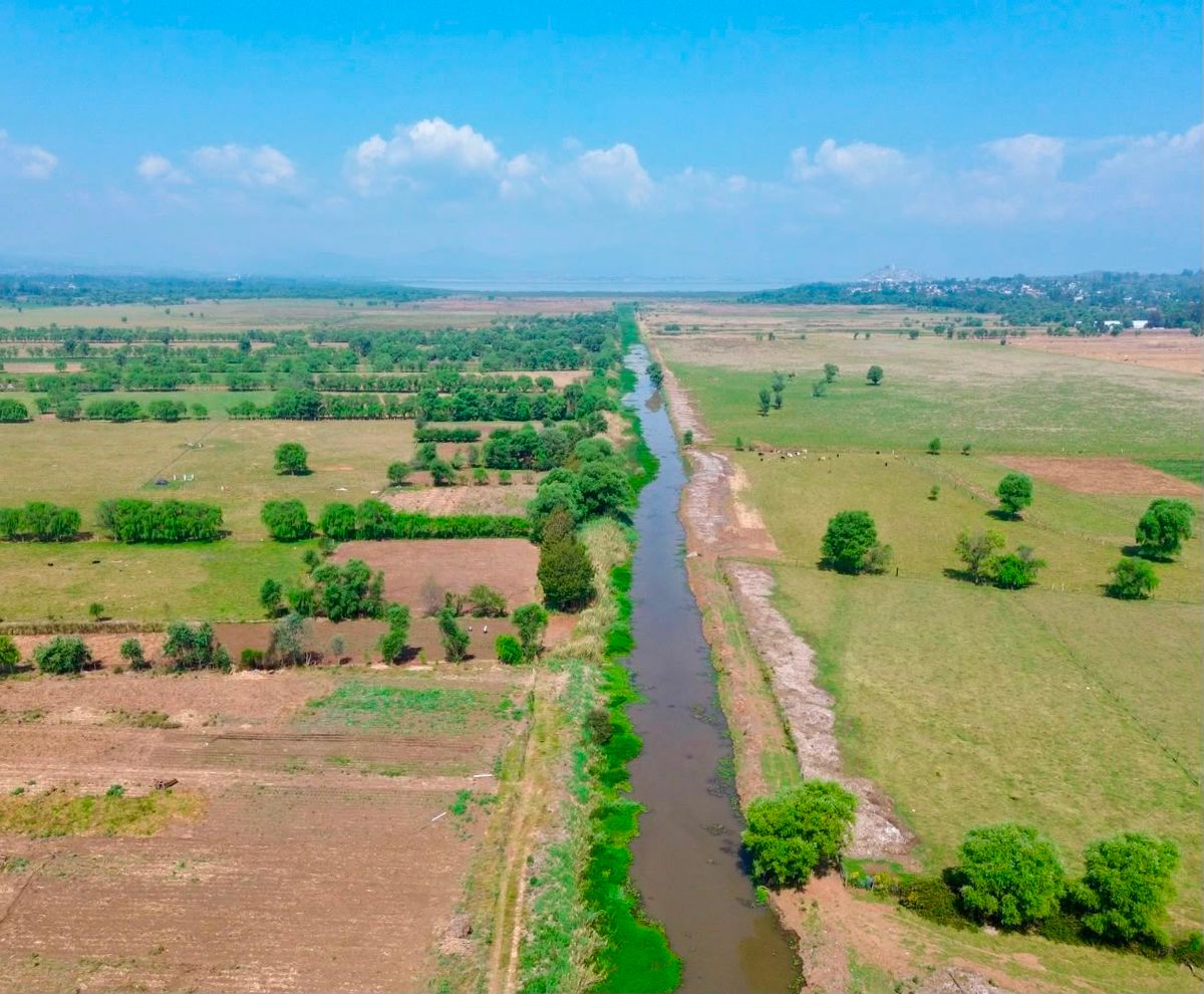 Canal Chapultepec aporta 500 litros de agua por segundo al lago de Pátzcuaro