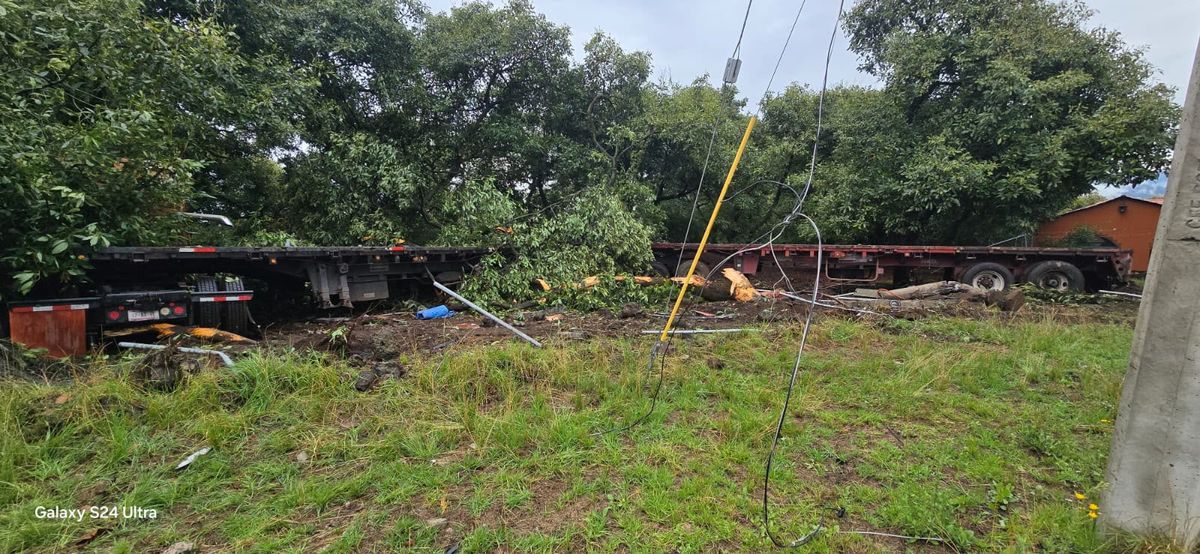 A pesar de que Transito Estatal ya no infracciona; delegado regional cobra 26 mil pesos de multa a transportista accidentado