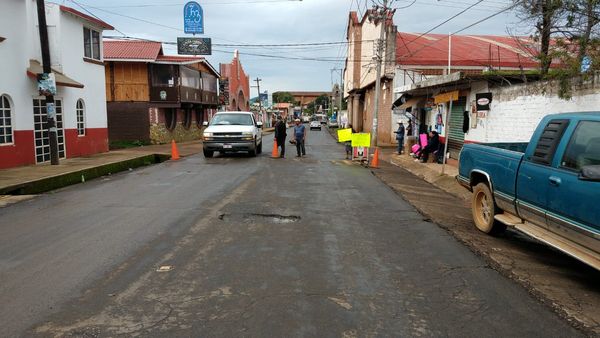 Zirahuén entre baches