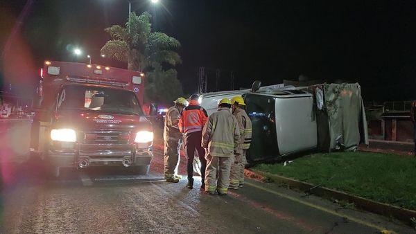 Vuelca camioneta con jornaleros en Pátzcuaro