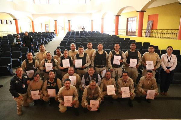 Titular de la SSP concluye curso de profesionalización a ronda comunitaria de Cherán