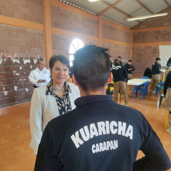 Capacitan en seguridad a comunidades con autogobierno