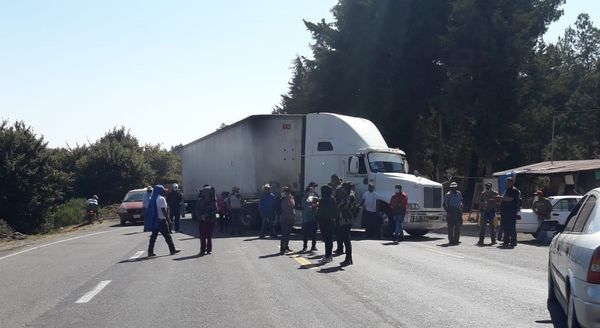 CSIM toma carreteras en Michoacán
