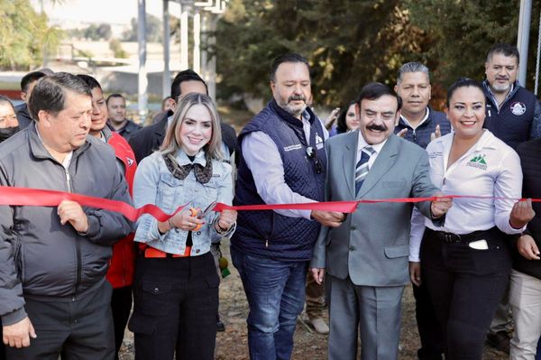 Inaugura Samanta Flores barda perimetral en escuela de Chapultepec